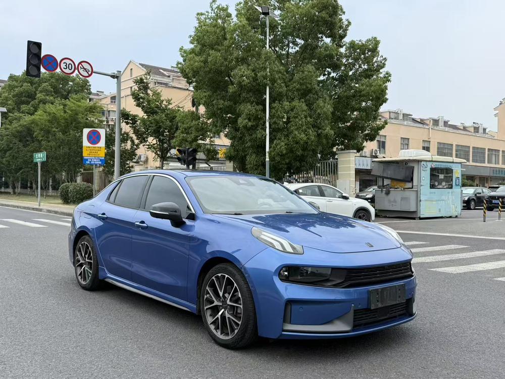 Lynk & Co Lynk & Co 03