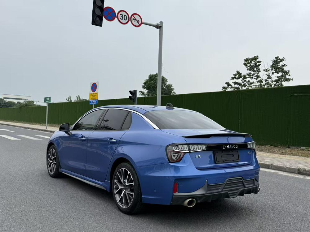 Lynk & Co Lynk & Co 03