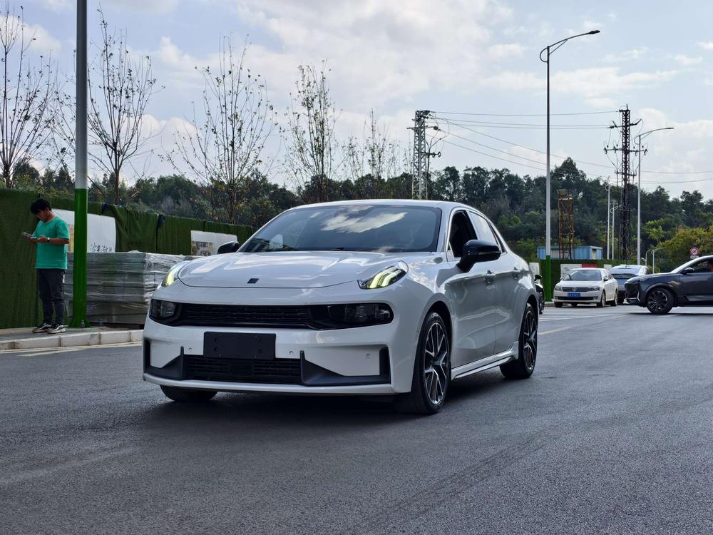 Lynk & Co Lynk & Co 03