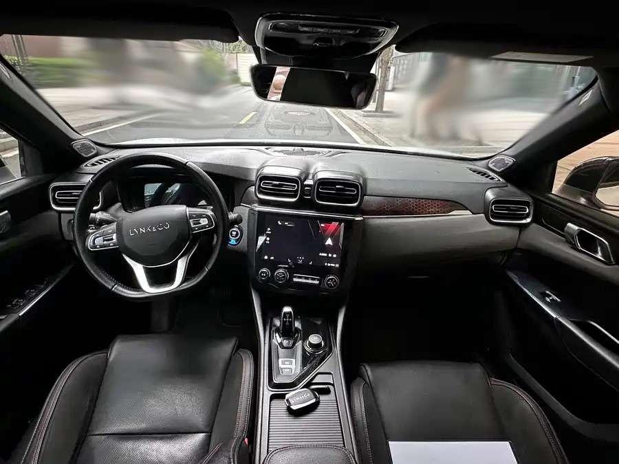 Lynk & Co Lynk & Co 03