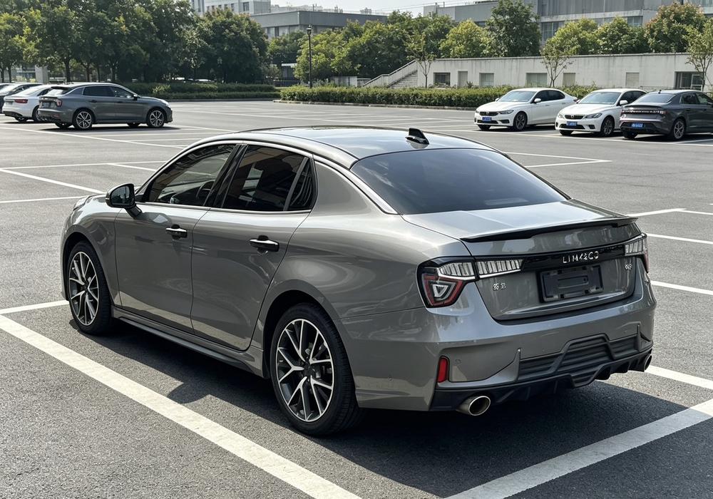 Lynk & Co Lynk & Co 03