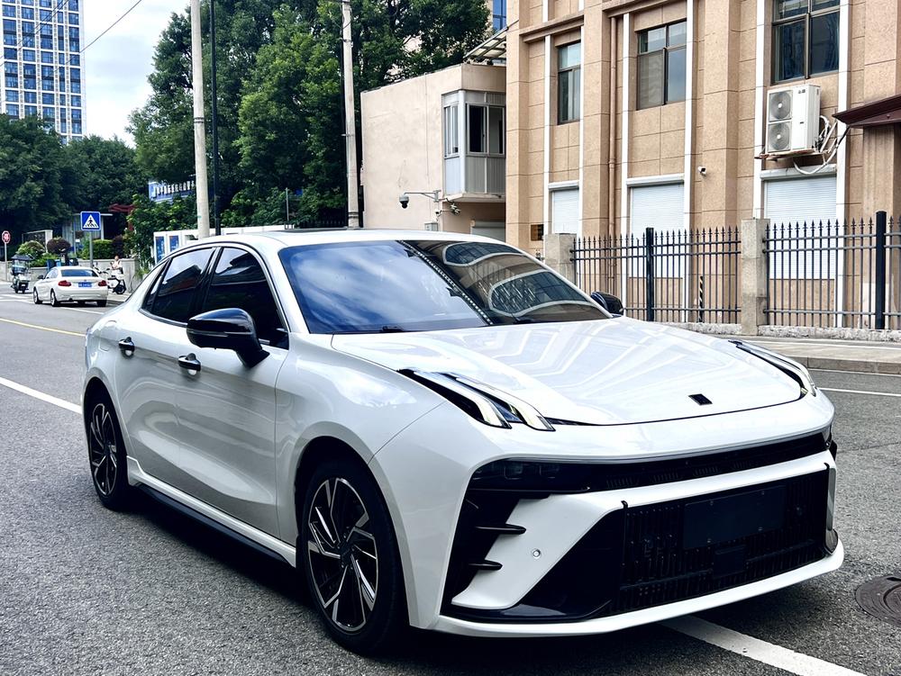 Lynk & Co Lynk & Co 03