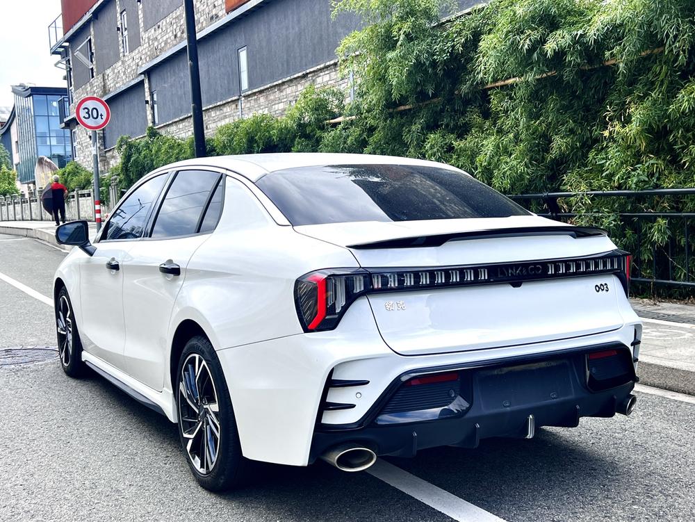 Lynk & Co Lynk & Co 03