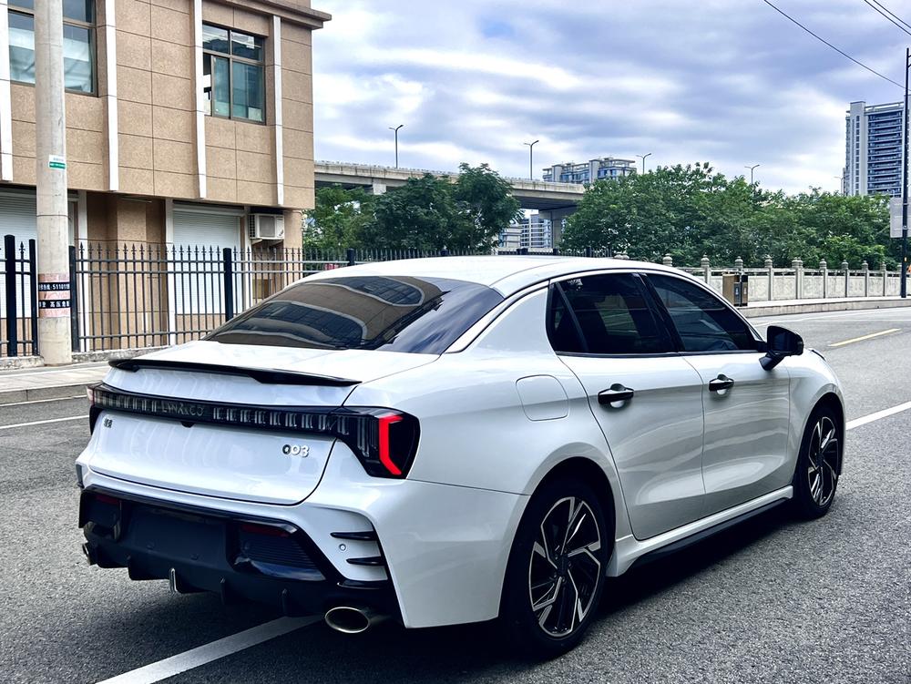 Lynk & Co Lynk & Co 03