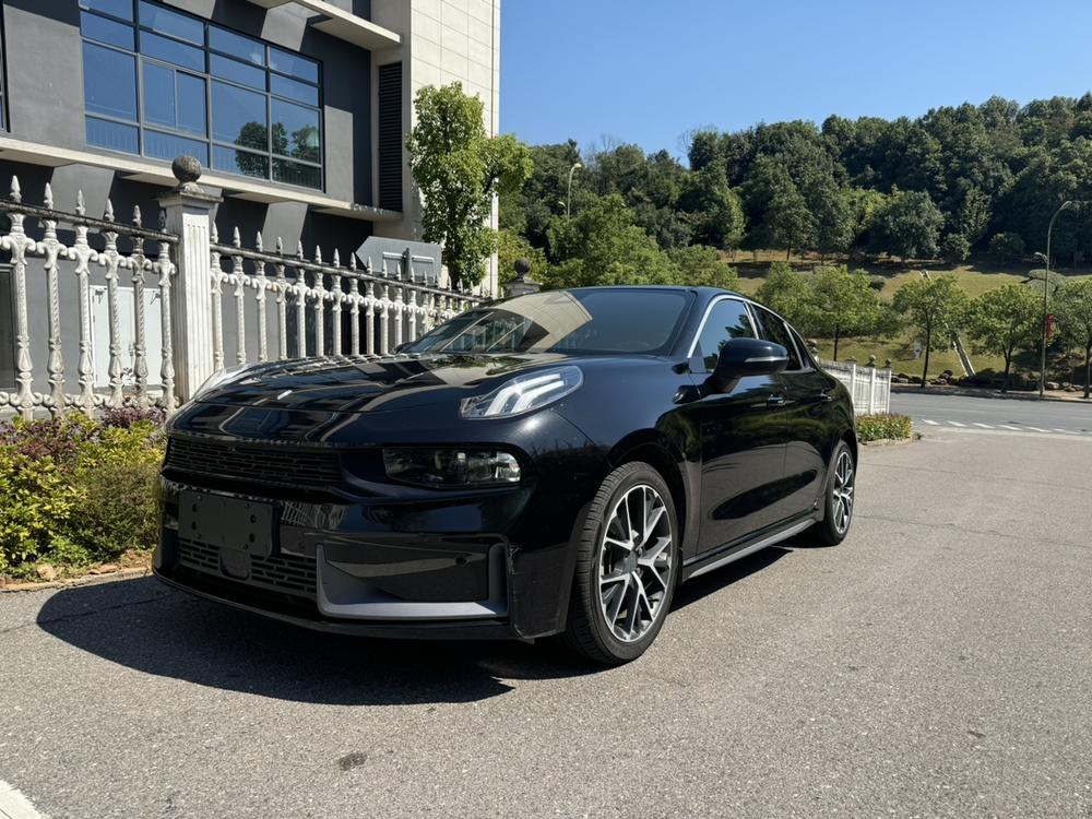 Lynk & Co Lynk & Co 03