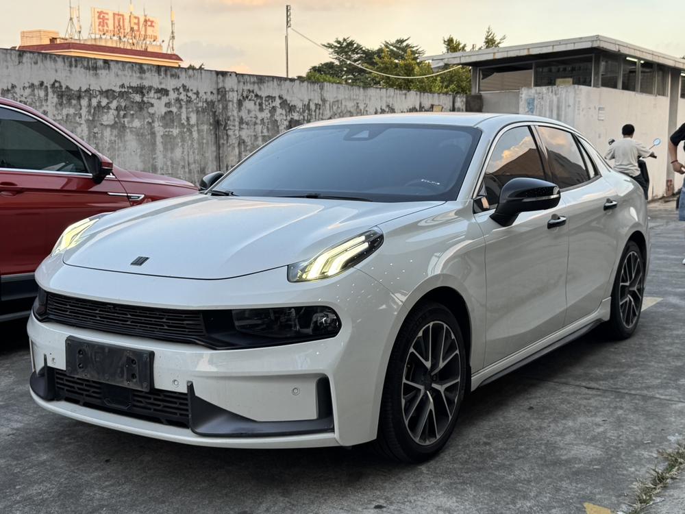 Lynk & Co Lynk & Co 03