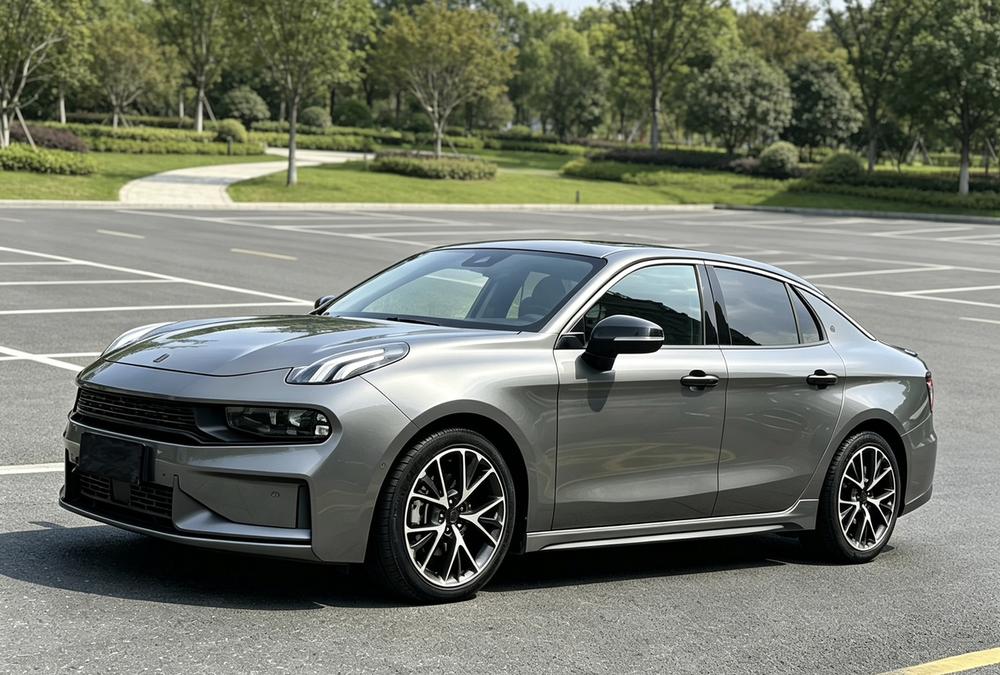 Lynk & Co Lynk & Co 03