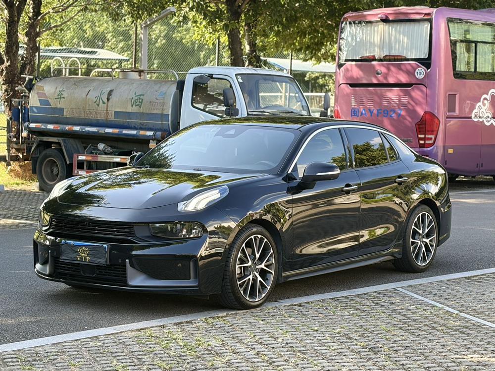 Lynk & Co Lynk & Co 03