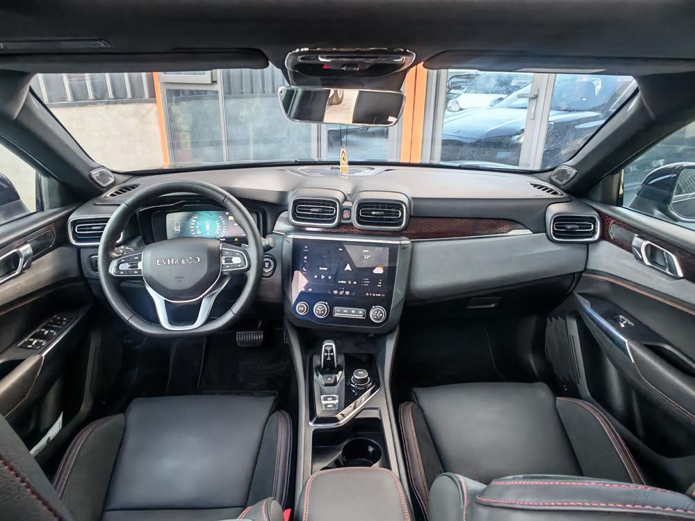 Lynk & Co Lynk & Co 03