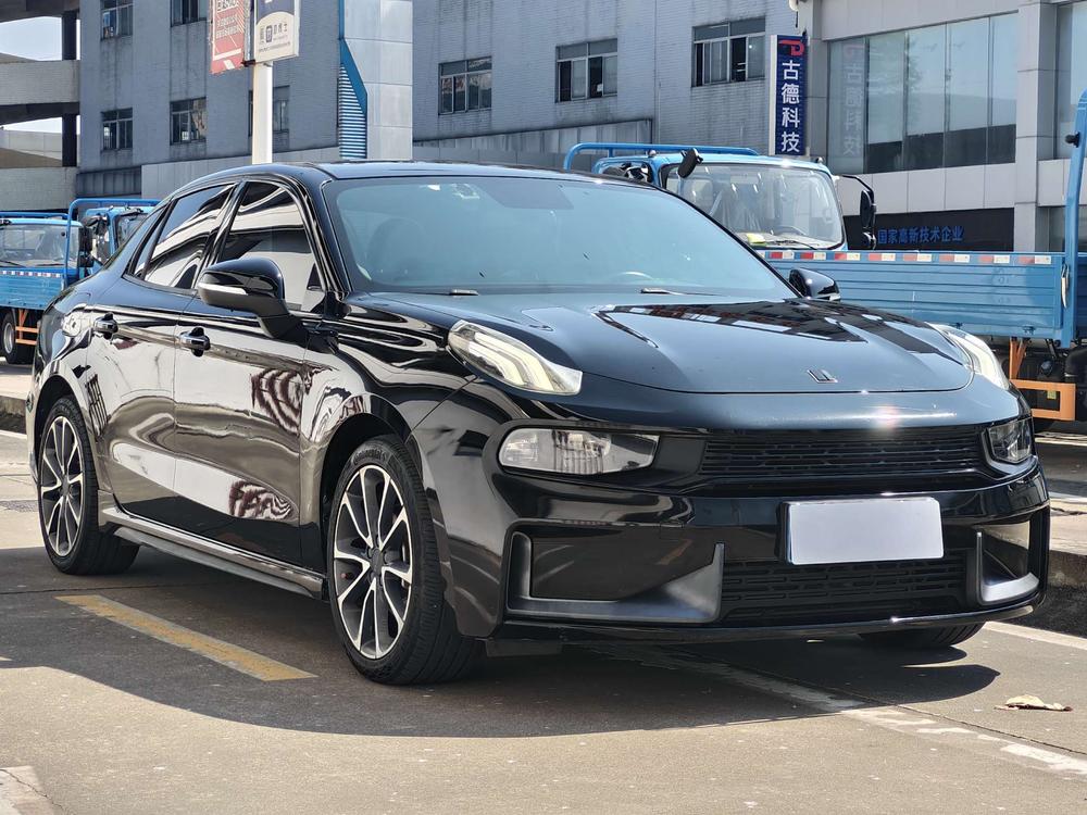 Lynk & Co Lynk & Co 03