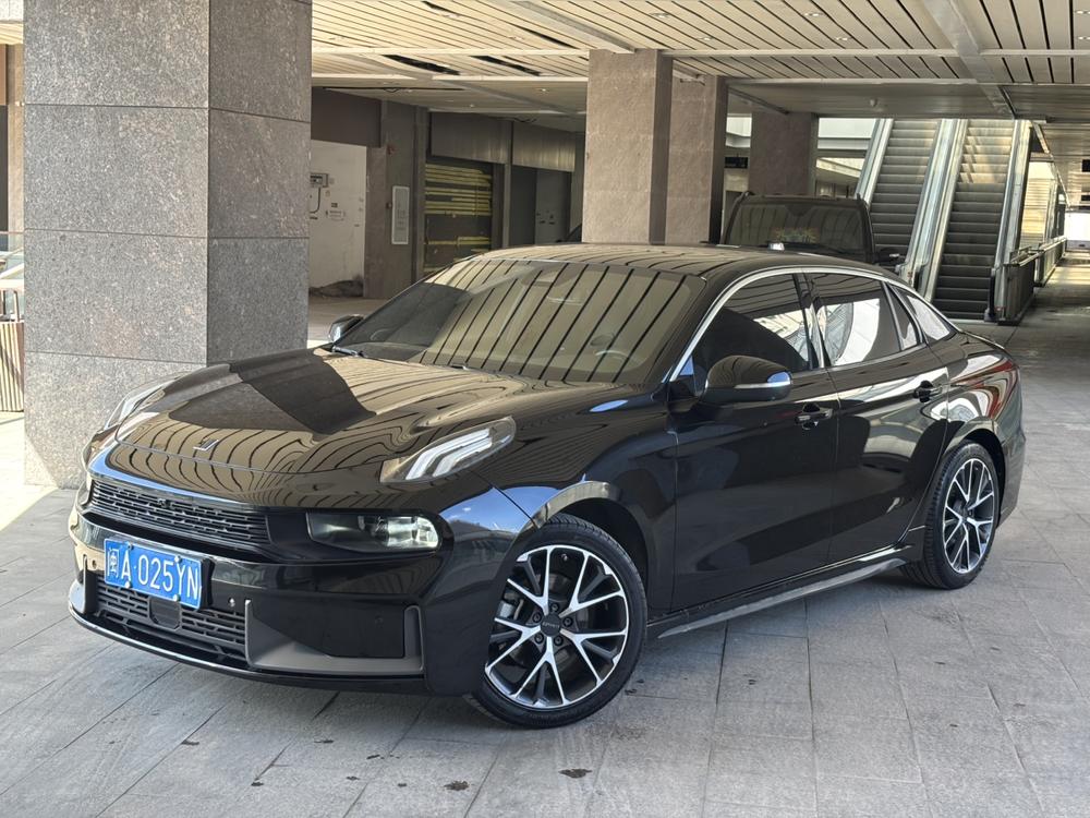 Lynk & Co Lynk & Co 03