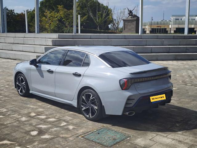Lynk & Co Lynk & Co 03
