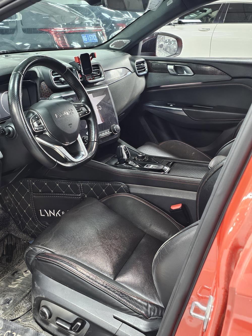 Lynk & Co Lynk & Co 03