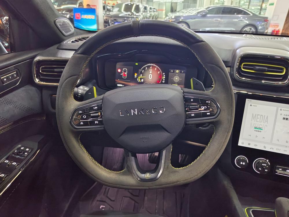 Lynk & Co Lynk & Co 03