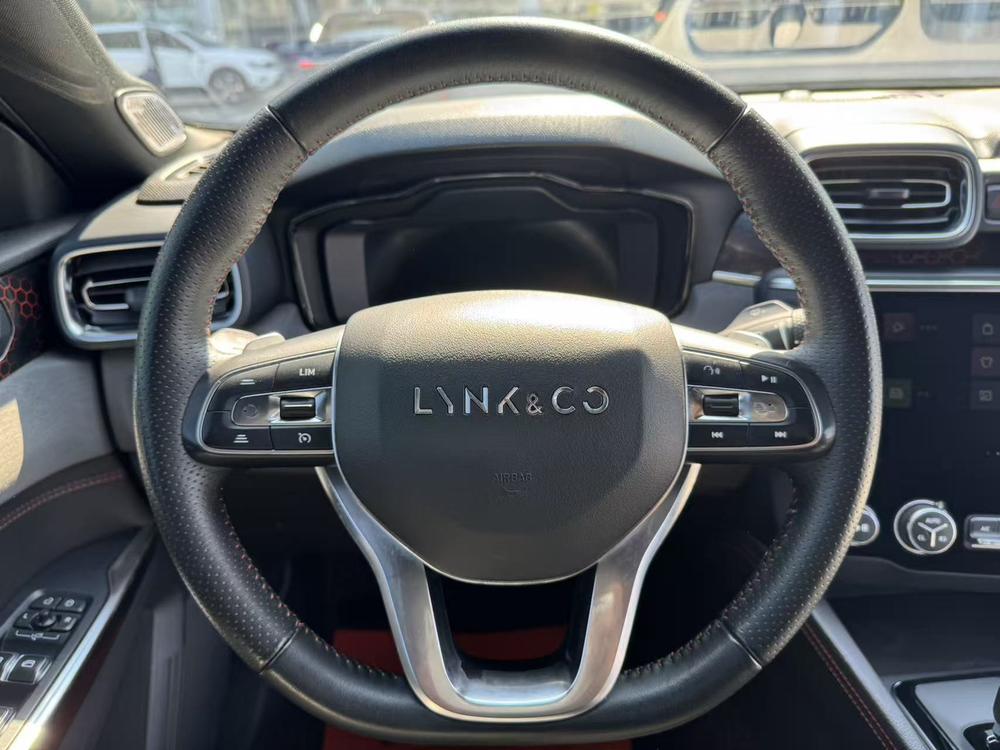 Lynk & Co Lynk & Co 03