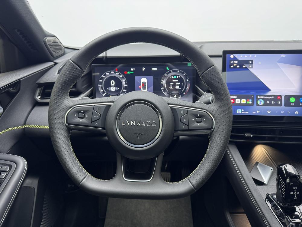 Lynk & Co Lynk & Co 03