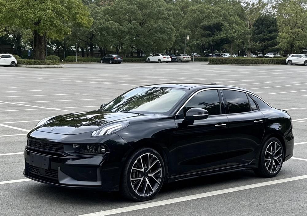 Lynk & Co Lynk & Co 03