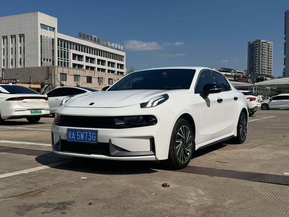 Lynk & Co Lynk & Co 03