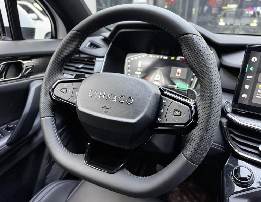 Lynk & Co Lynk & Co 06