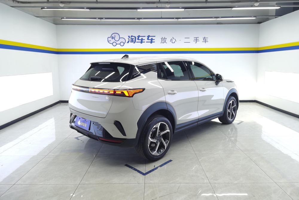 Lynk & Co Lynk & Co 06