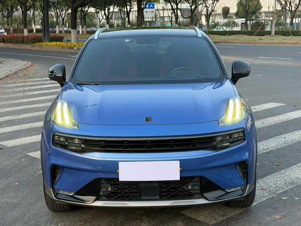 Lynk & Co Lynk & Co 06