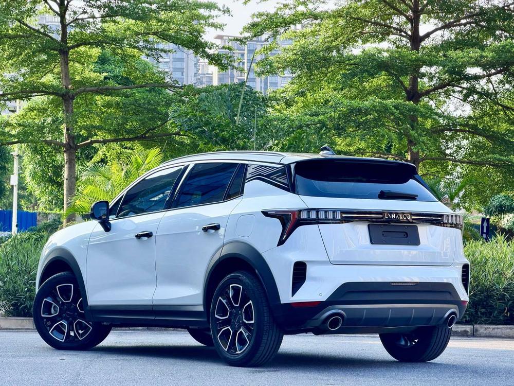 Lynk & Co Lynk & Co 06
