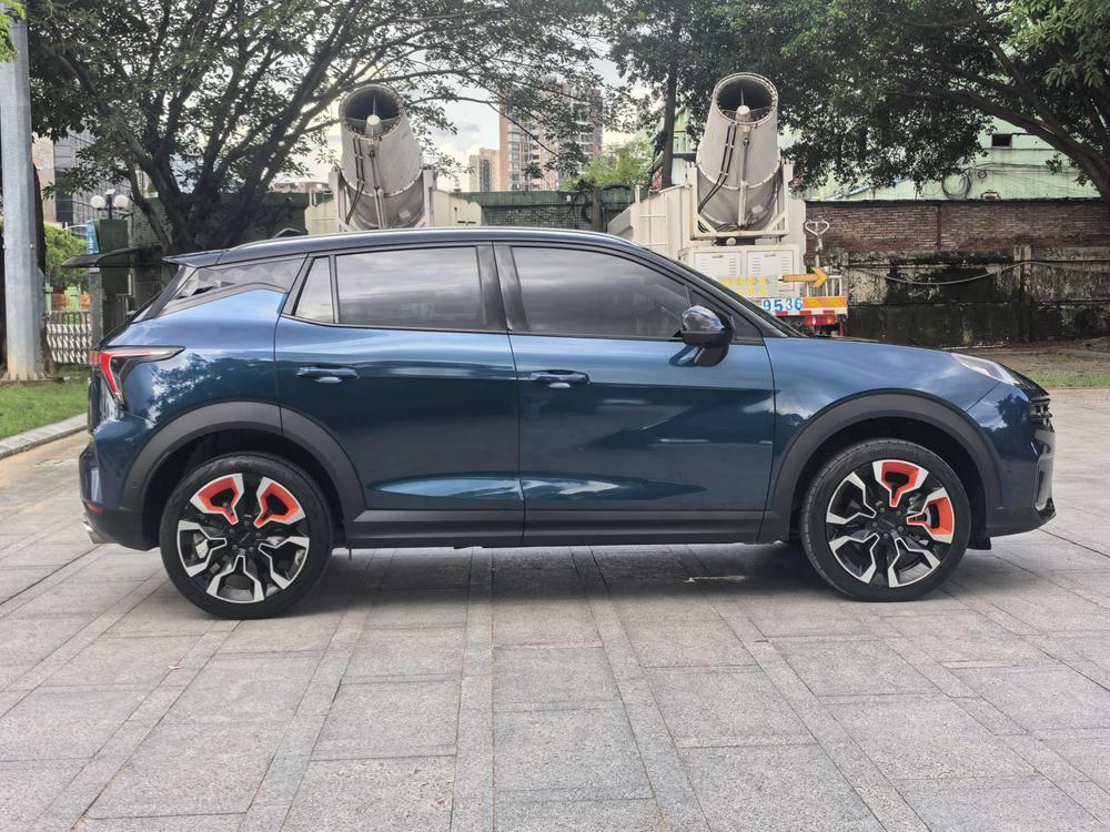 Lynk & Co Lynk & Co 06
