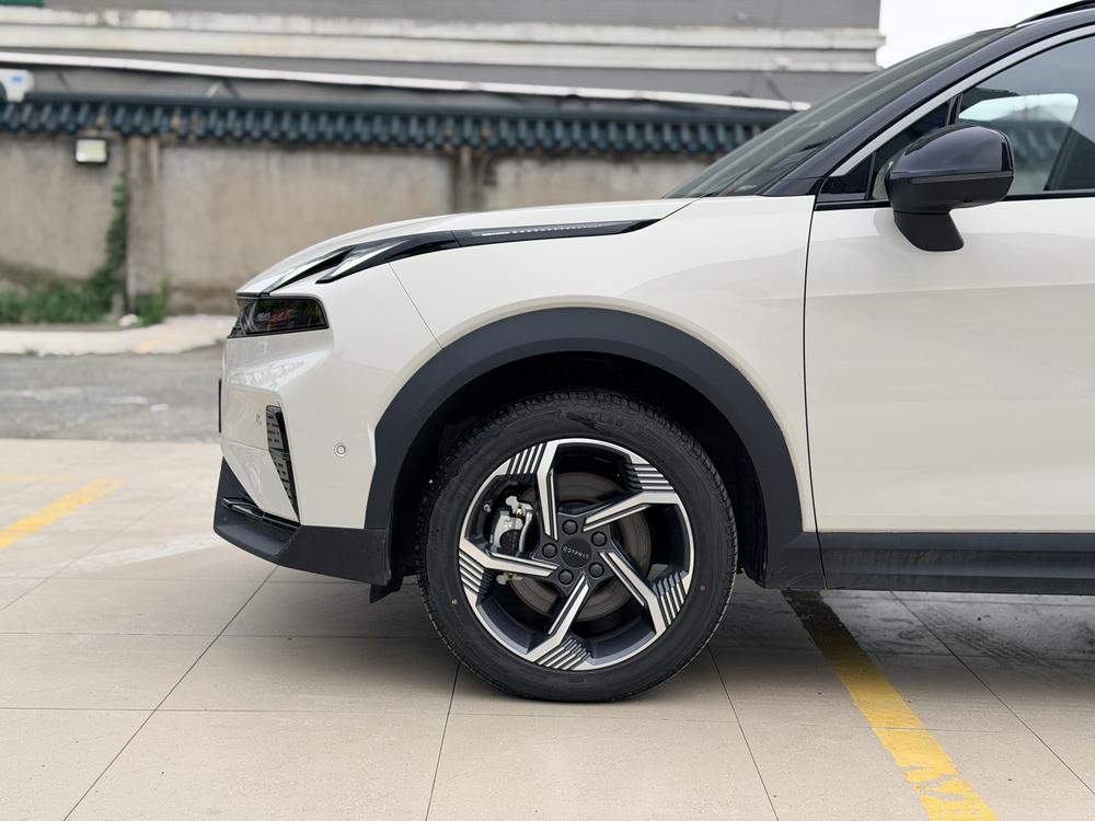 Lynk & Co Lynk & Co 06
