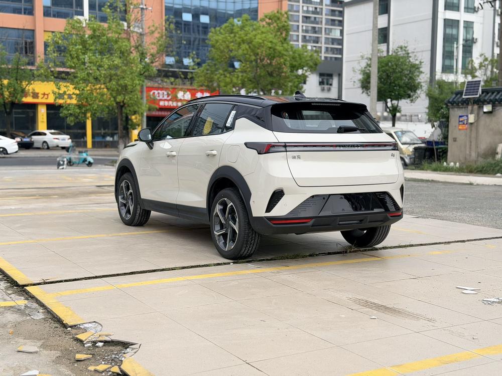 Lynk & Co Lynk & Co 06