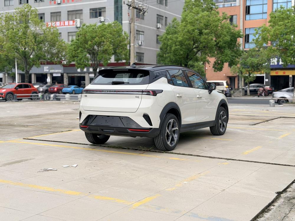 Lynk & Co Lynk & Co 06