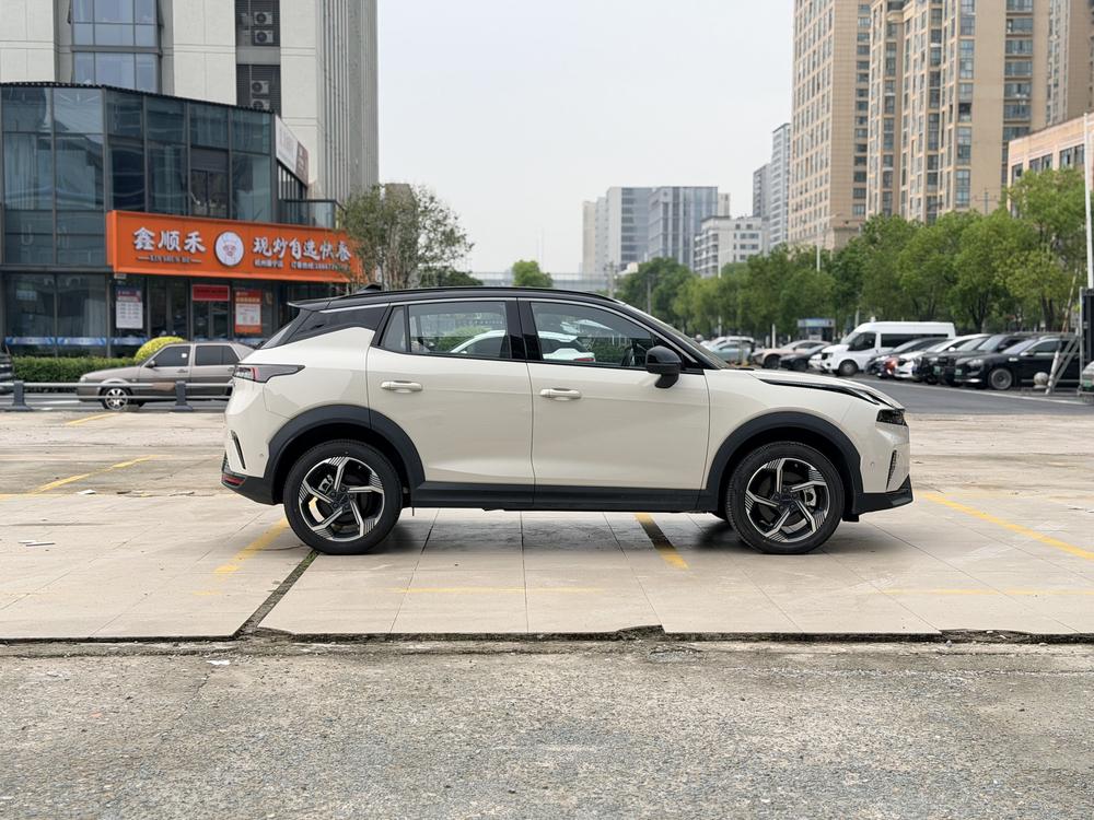 Lynk & Co Lynk & Co 06