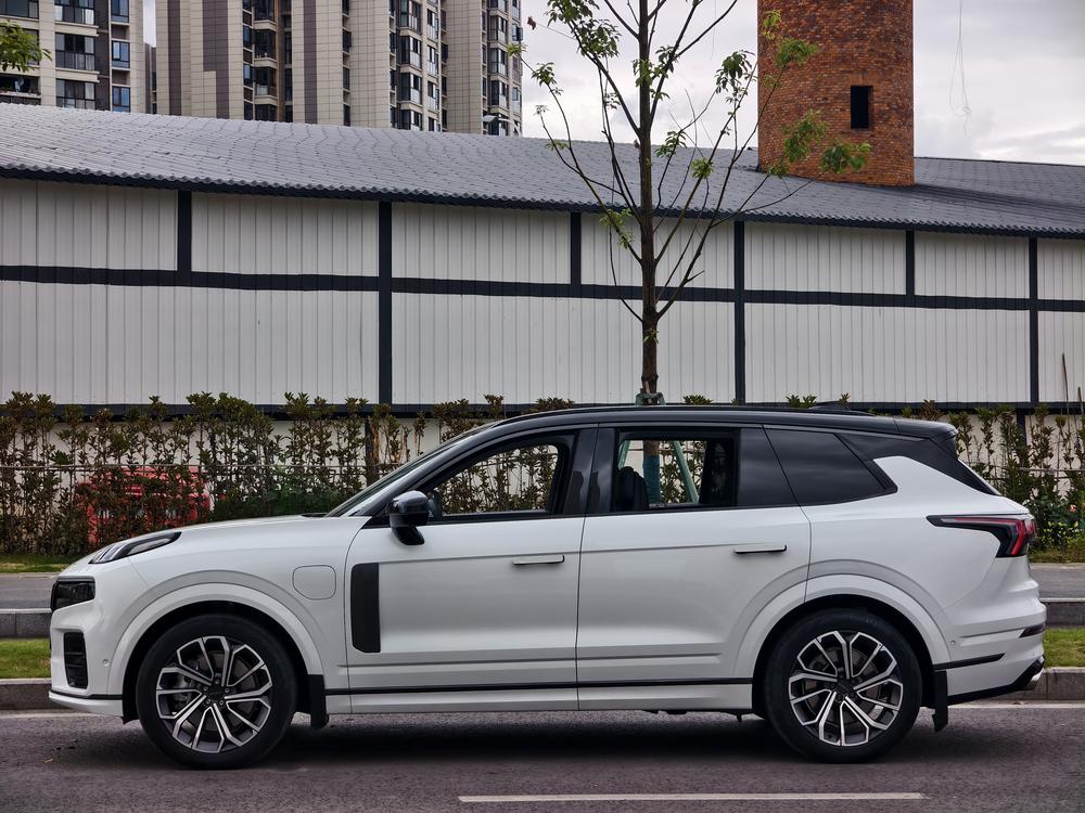 Lynk & Co Lynk & Co 09 EM-P
