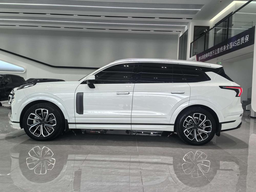 Lynk & Co Lynk & Co 09