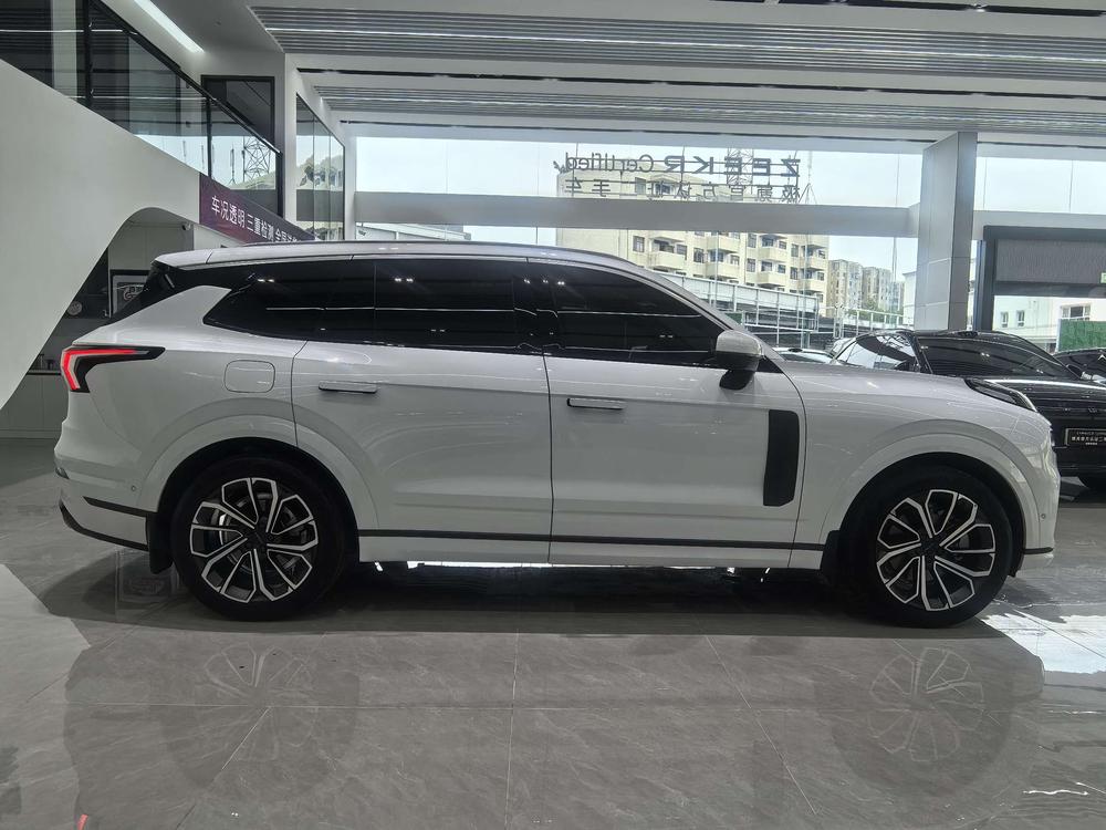 Lynk & Co Lynk & Co 09