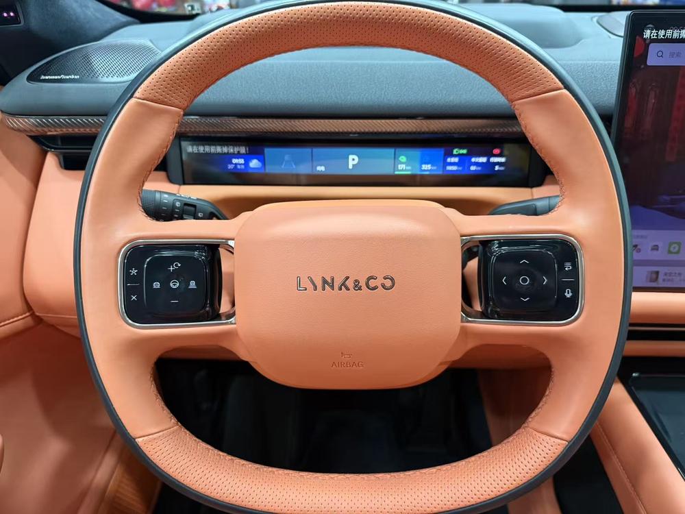 Lynk & Co Lynk & Co 900