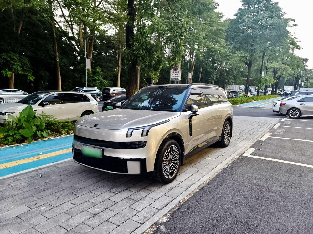 Lynk & Co Lynk & Co 900