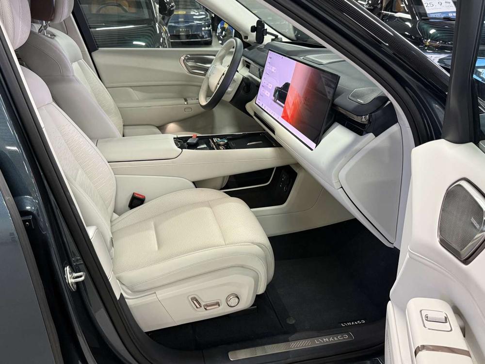 Lynk & Co Lynk & Co 900