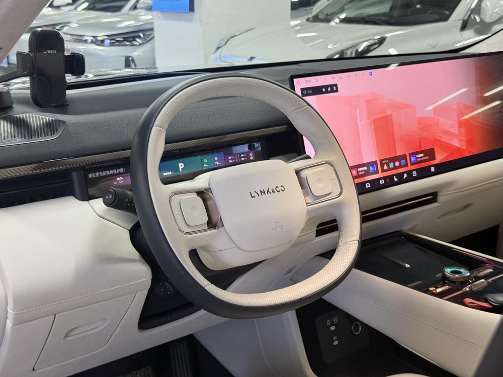 Lynk & Co Lynk & Co 900