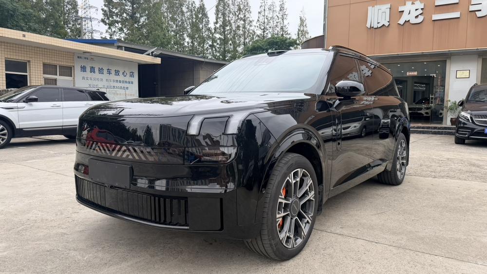 Lynk & Co Lynk & Co 900