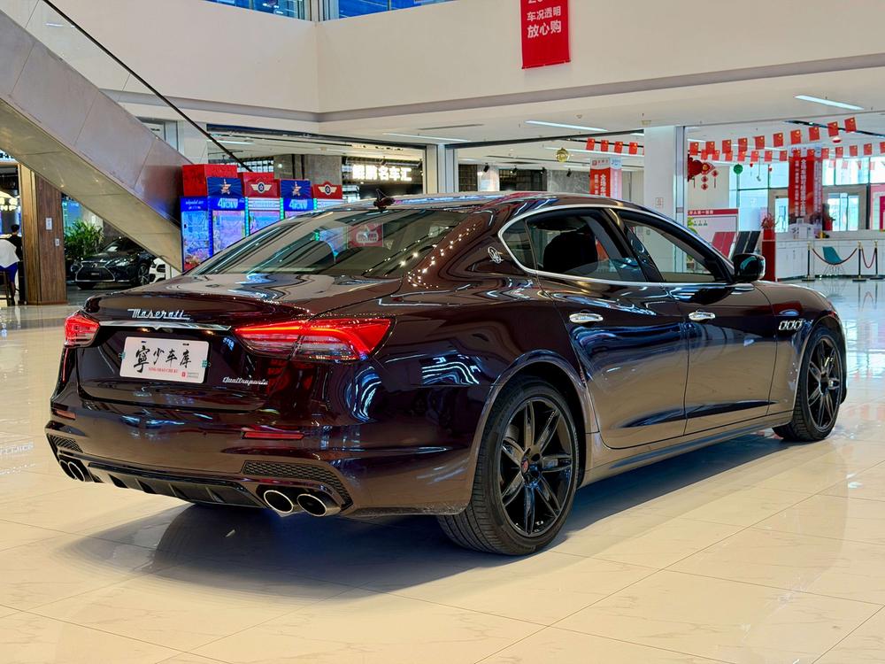 Maserati Quattroporte