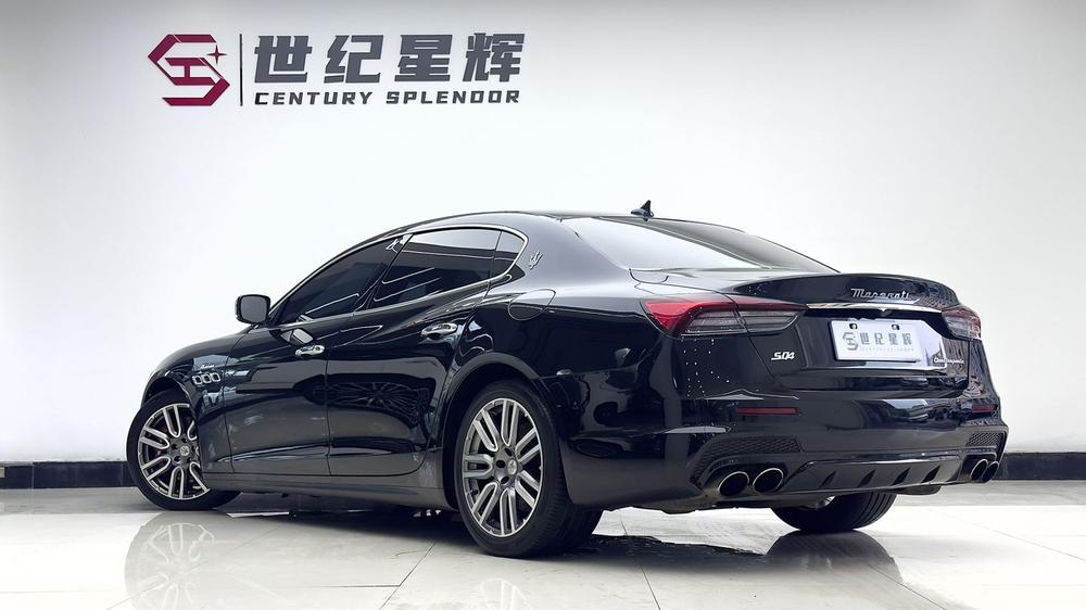 Maserati Quattroporte