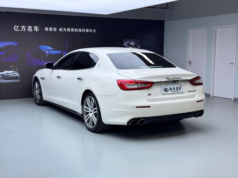 Maserati Quattroporte