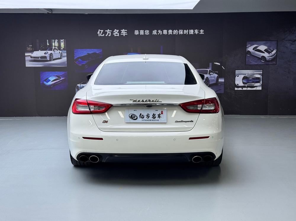 Maserati Quattroporte
