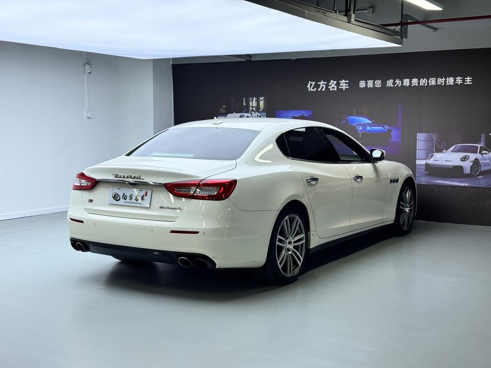 Maserati Quattroporte