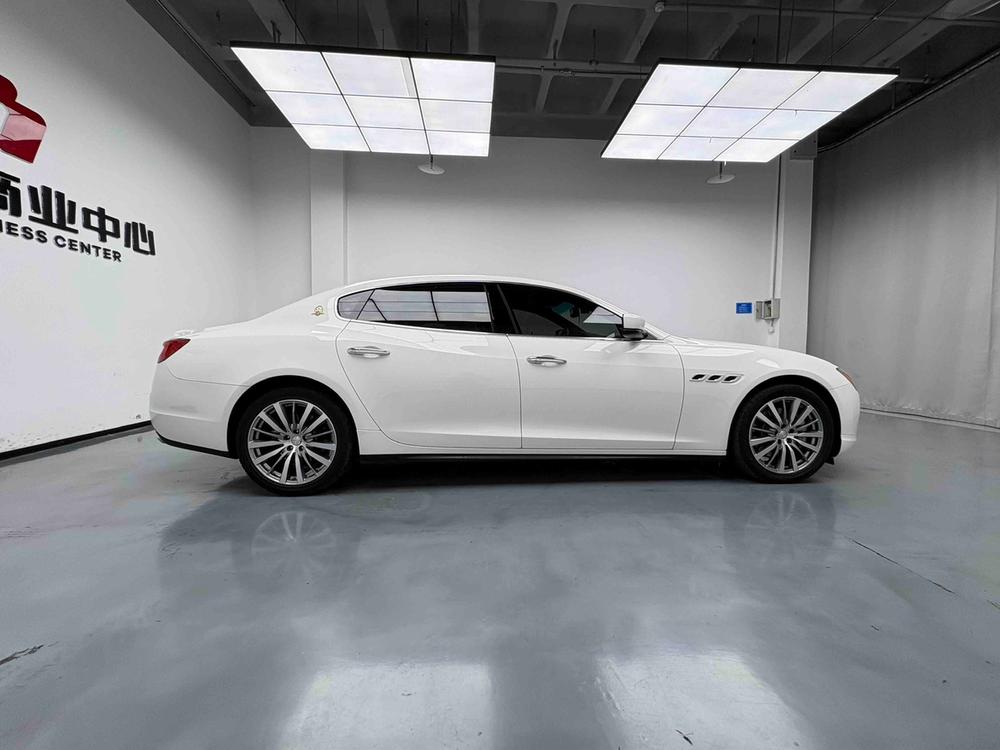Maserati Quattroporte