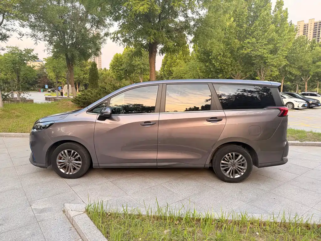 MAXUS Euniq 5