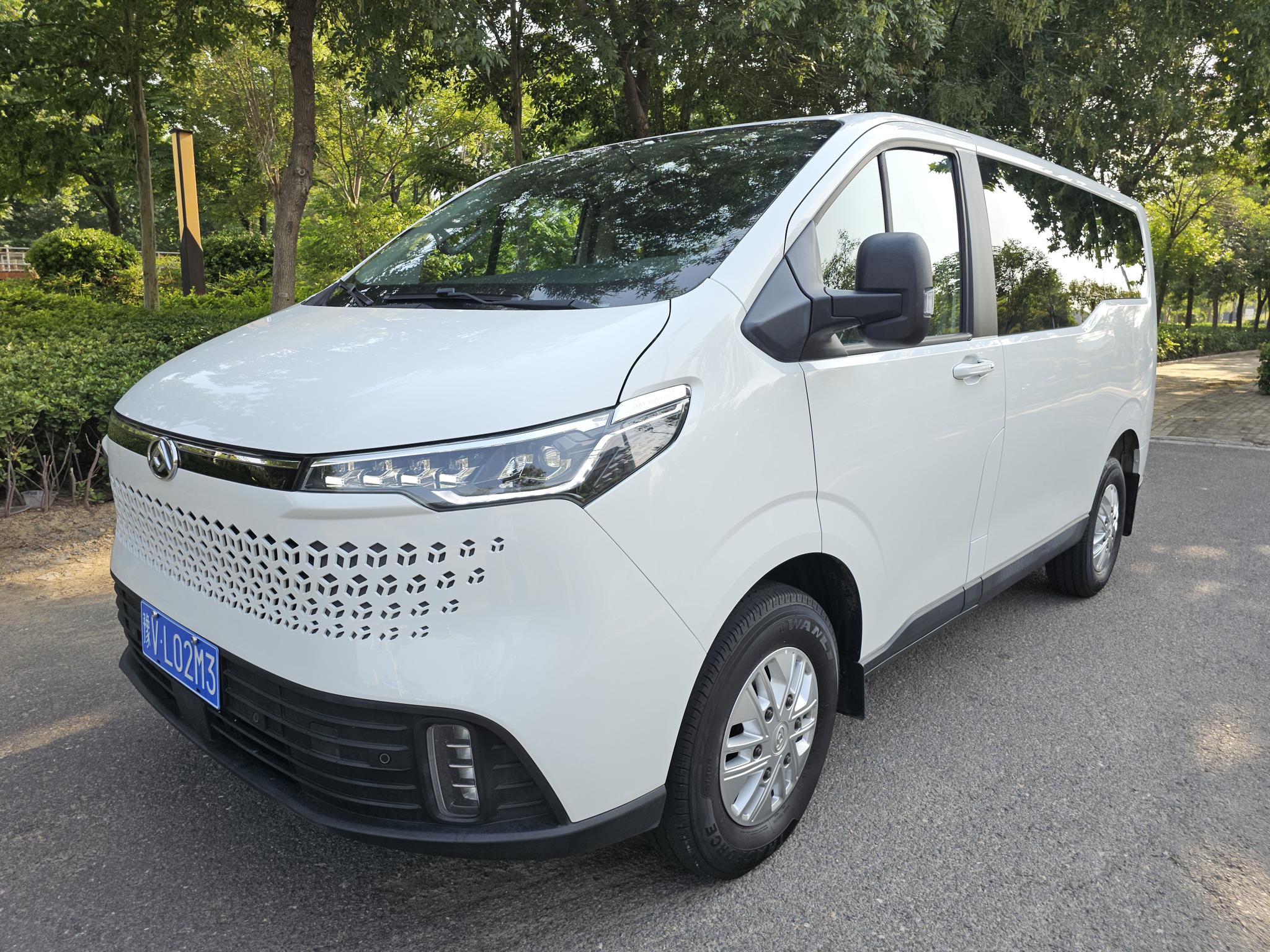 Maxus New V70