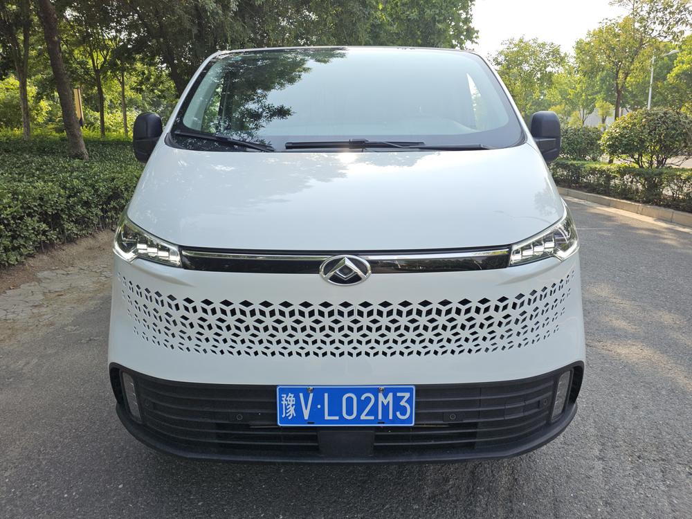 Maxus New V70