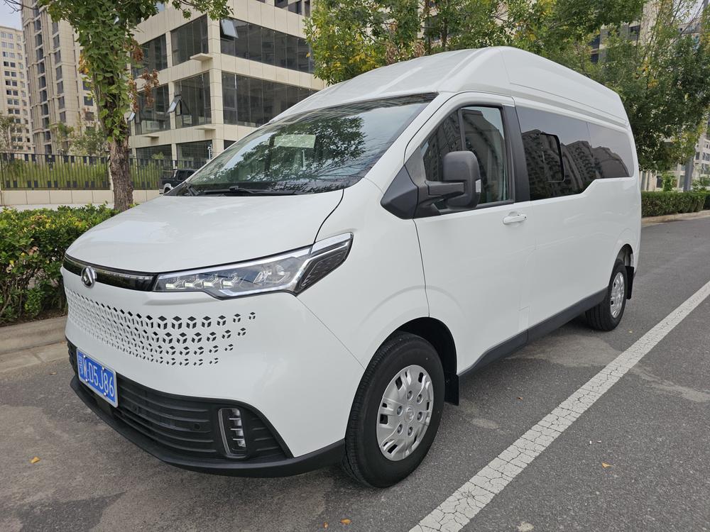 Maxus New V70