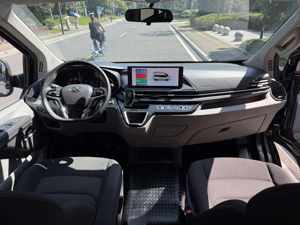 Maxus New V70